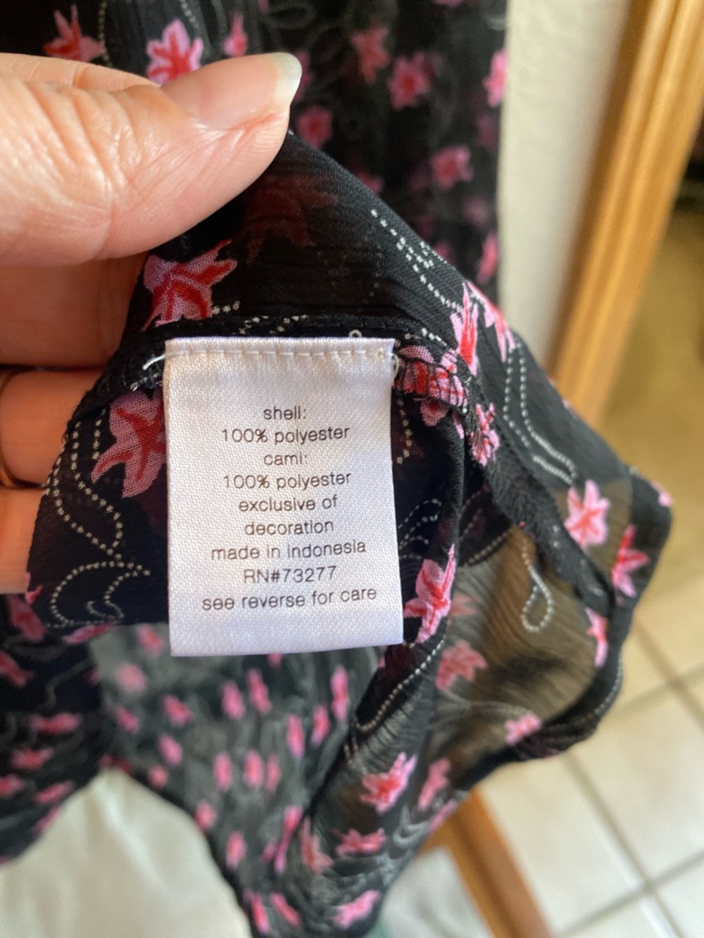 Elizabeth & James Floral Sheer Smocked Top size M - Picture 6 of 6